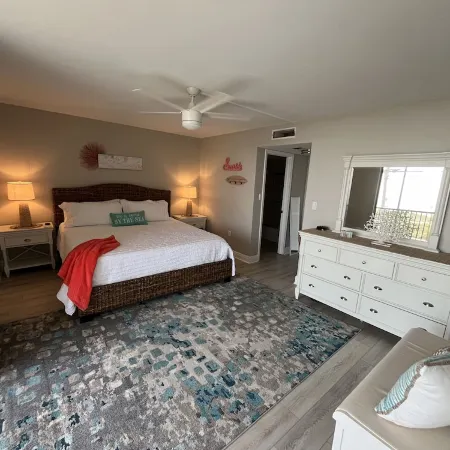 LOGGERHEAD CAY 502🌴BEACH FRONT CONDO🏖️ Sanibel Escape🏝️Queen & Twin in Spare Room