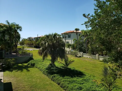 EXCELLENT LOCATION IN THE HEART OF HOLMES BEACH ON ANNA MARIA ISLAND!
