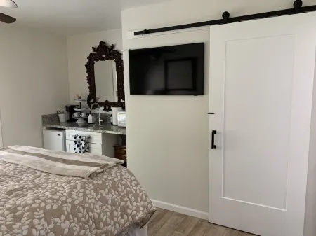 Private Entrance Queen Suite Отели в г. Керн