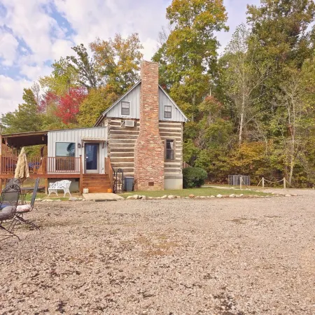 Peaceful Log Cabin on Tennessee River! Pet Friendly, Close to Historical Sites.