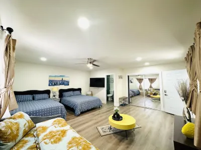 Adventure Awaits in SoCal: Upscale Home for 6 Near Disney, Beaches&Top OC Spot Hotel dekat Versailles On the Lake