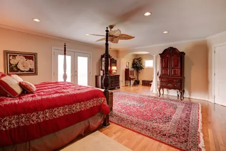 family vacation, BOATING, with heated pool Waterfront Lake wylie home -hot tub Отели рядом с достопримечательностью «Rivergate»