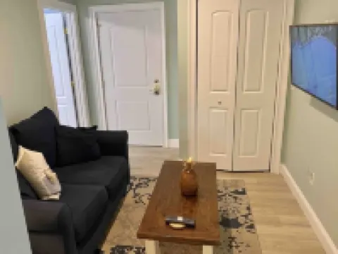 3BR Nautical Apt - Off Bellevue