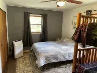 Remodeled Cottage close to ATV/Snowmobile Trails, and Ausable River