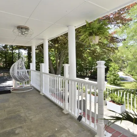 Entire 1 Bedroom Apartment in Lovely Family Vacation Lake House. Pets welcome!