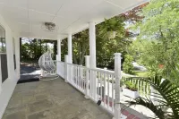 Entire 1 Bedroom Apartment in Lovely Family Vacation Lake House. Pets welcome!