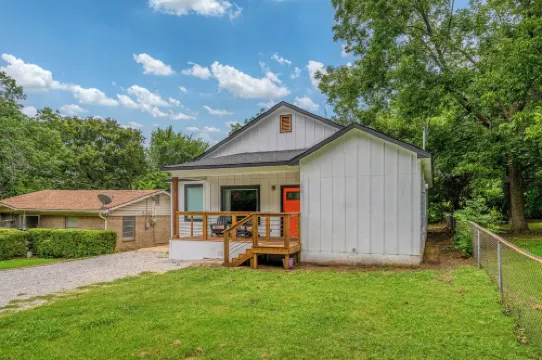 Orange Door Oasis -Gorgeous 3BR/BA Lake House