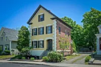 1BR with Private Deck + Ocean Views· Private Parking · King Bed Отели рядом с достопримечательностью «Rockport Breakwater»