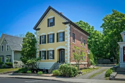 2 Bd/2 Bth with  ·King bed ·2 floors · Private Parking · Downtown Rockport Отели рядом с достопримечательностью «Rockport Breakwater»