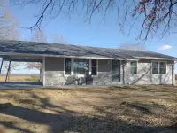 The Jadwin House LLC, Located in Jadwin, Missouri, sleeps 14 guests. Hotels in Dent County