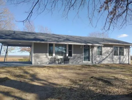 The Jadwin House LLC, Located in Jadwin, Missouri, sleeps 14 guests.