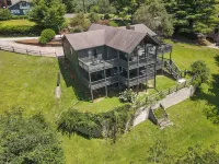 Hilltop Cottage with Hot Tub in Sky Valley, Ga Hotels in Sky Valley