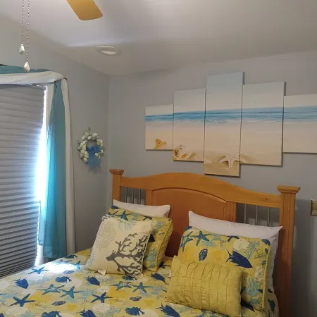 Cute and Comfy Cottage - 1 Mile to Wells Beach & 3 Miles to Ogunquit Beach!
