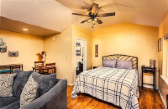 Newly remodeled Studio Cottage, perfect for two!