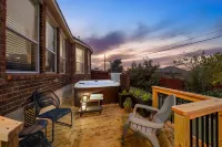 Luxury Getaway - Minutes to Fiesta TX, Hot Tub, Game Room, Arcade, Pet-Friendly