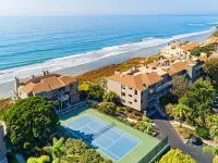 High End Oceanfront Home, a 2 min walk to Beach, Shops, Dining & More in Solana 索拉納海灘酒店