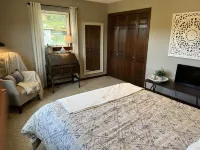 Clean, Comfortable, Close to Campus in a Quiet Neighborhood