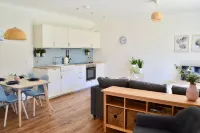 Millbank Cottage - a lovely holiday home with a large garden Hotels in Blairgowrie