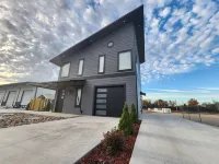 Contemporary Highway Hideaway in Marionville Hotels near Halltown