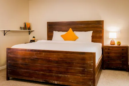 Charming 2 bedroom 2 bathroom home with jetted tub!