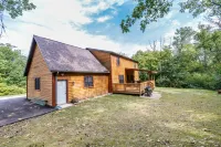 Elina’s  Log Cabin, new on the market, steps from Devil’s Lake State Park. Hotels near The Little French Bakery