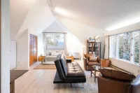 Charming Studio with Lake Access & AC, Close to Downtown 15Min to Saddleback