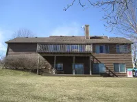 Charming home with pool table near the Marina