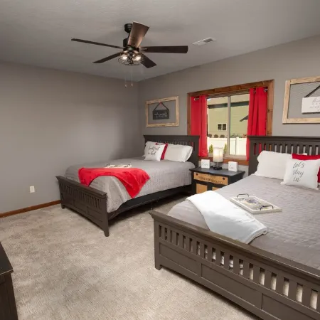 Inspirational Ranch-SUPERBLY CLEAN with HOT TUB!!! Lower Unit w/2 walkout patios