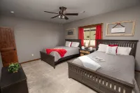 Inspirational Ranch-SUPERBLY CLEAN with HOT TUB!!! Lower Unit w/2 walkout patios