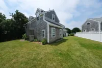 Cheerful 5 br Nantucket home; perfect for families