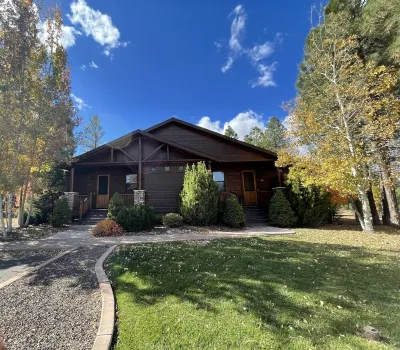 Relax and unwind in the White Mountains! Hotels near Northland Pioneer College