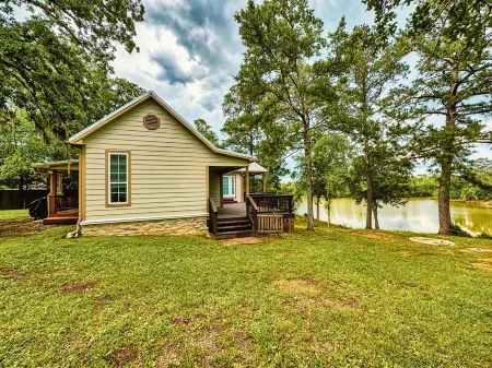 Riverfront house with a party barn & private boat ramp
