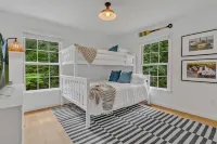 Waterfront w/Floating Dock, Kayaks~Family Home Hotel a Piankatank