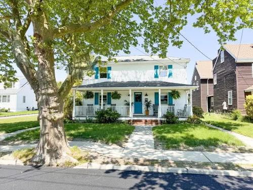 Coastal Chic Home on the Island of Cape May 케이프메이 호텔