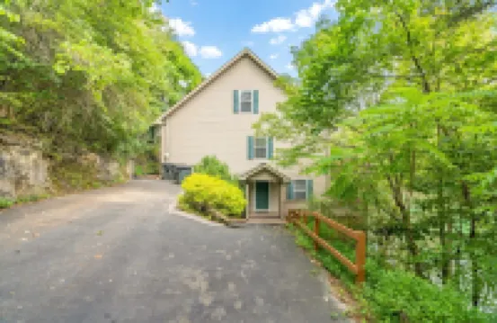 Kozy Kove Lakefront, Private Cove Near Jumping Bridge, Tram, Fits 4+ Families