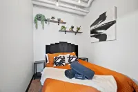 Free Parking and Gym - Loft Near Wells Fargo Arena Downtown - Stocked Kitchen