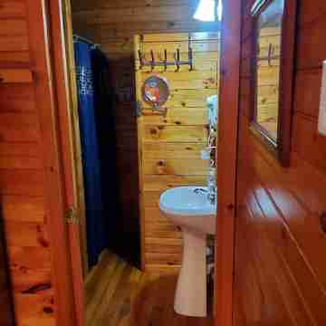 Baker Cabin at Colden Lodge A Romantic Adirondack Private Cabin on Lake Flower Rooms