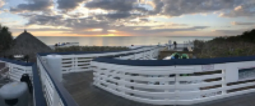 Quiet Studio, minutes from Beaches, Shopping, Dining, 5th Ave and 3rd Street