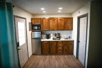 Cozy Retreat w/ Hot Tub, Fire Pit & King Bed