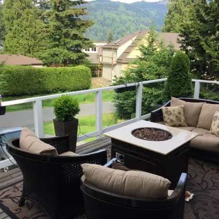 Beautiful Lake Whatcom/Sudden Valley House Rental steps from the water