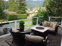 Beautiful Lake Whatcom/Sudden Valley House Rental steps from the water