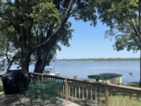 Wolf Creek Retreat, Grand Lake, 2 miles to the center of Grove OK and a fab view