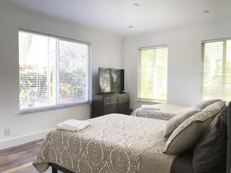 Paradise Resort, With Pool, & Mile Away From the Beach