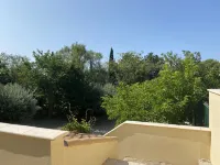 House with large wooded grounds Hotels in Mérindol