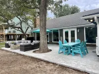 Come and relax by the creek for your vacation!