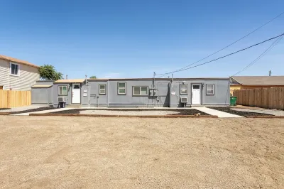 Charming 2-bedroom house with AC, WiFi in enchanting Porterville