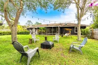 Family friendly 3 bedroom home minutes from the beach and top notch restaurants