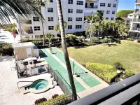 Steps from Beach, Gorgeous Sunset Views, Recently Renovated, 2BD/2BTH, Sleeps 4