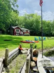 Perfect Lake or Mountain Getaway Less Than 5 Minutes Away