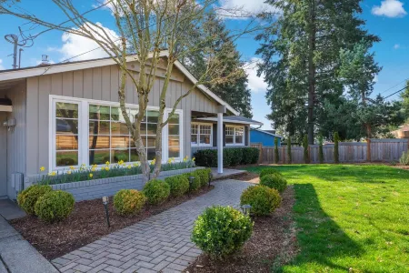 Alder House: Single Level Home in the Dundee Hills